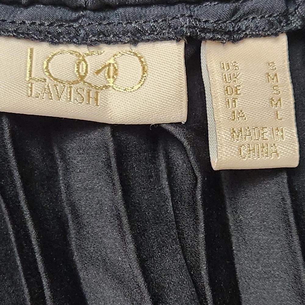 Midi skirt Pleated with lace trim Asymmetrical Black color LORI GOLDSTEIN - Picture 13 of 14